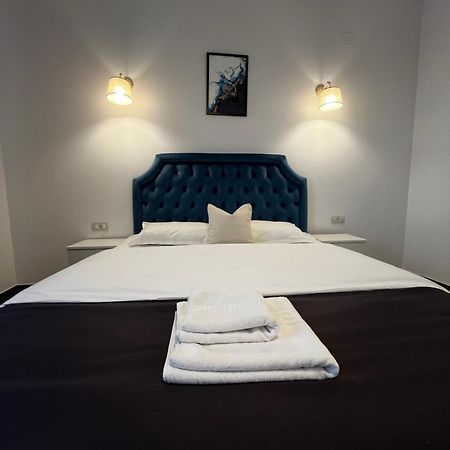 Hotel Cochet Boutique à Târgu Jiu Extérieur photo