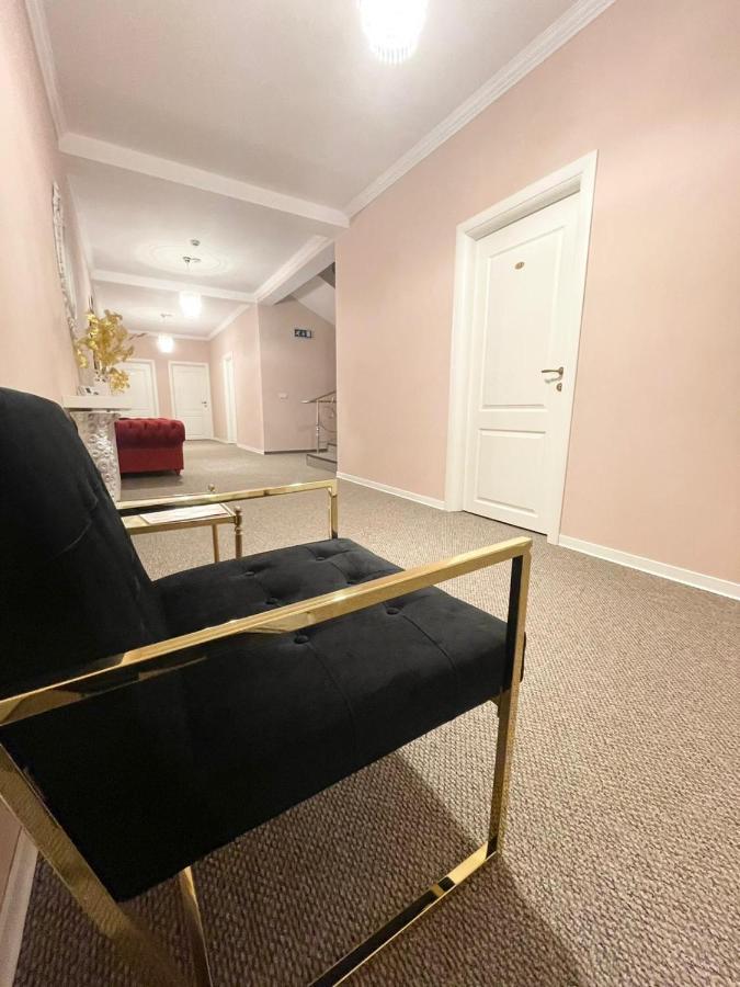Hotel Cochet Boutique à Târgu Jiu Extérieur photo
