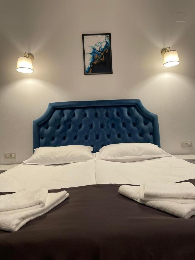 Hotel Cochet Boutique à Târgu Jiu Extérieur photo