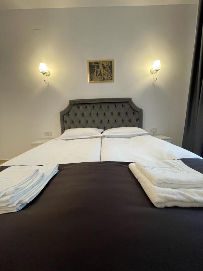 Hotel Cochet Boutique à Târgu Jiu Extérieur photo