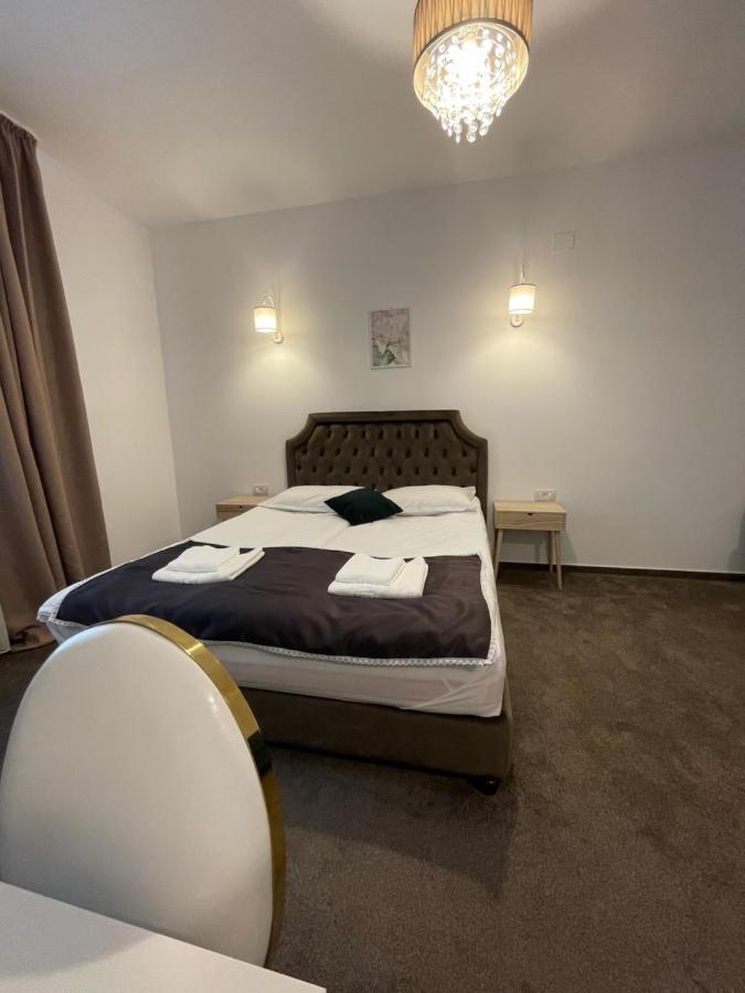 Hotel Cochet Boutique à Târgu Jiu Extérieur photo