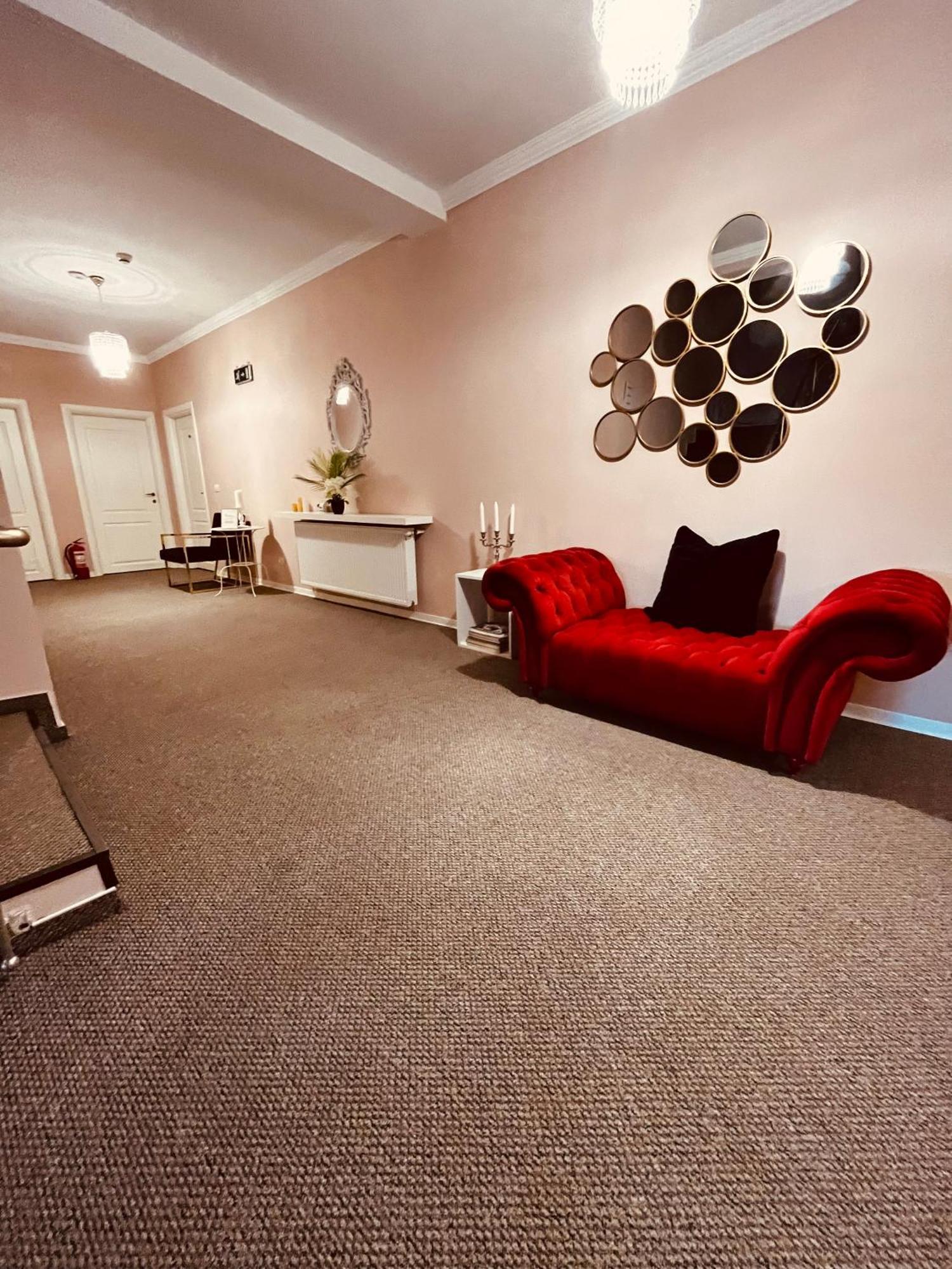 Hotel Cochet Boutique à Târgu Jiu Extérieur photo
