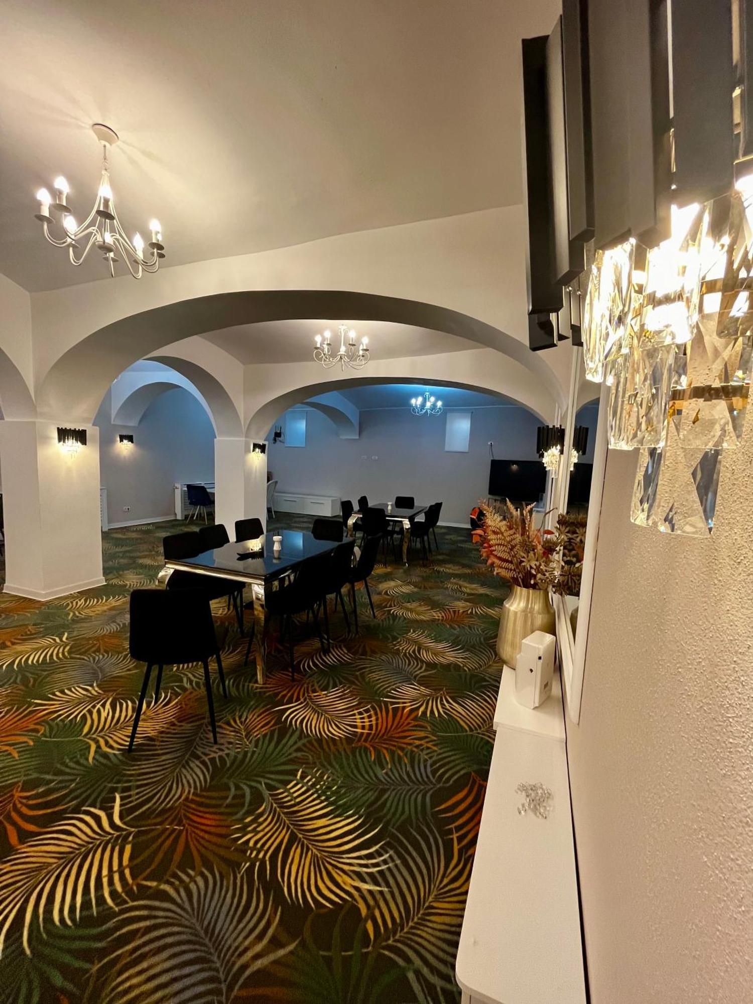 Hotel Cochet Boutique à Târgu Jiu Extérieur photo